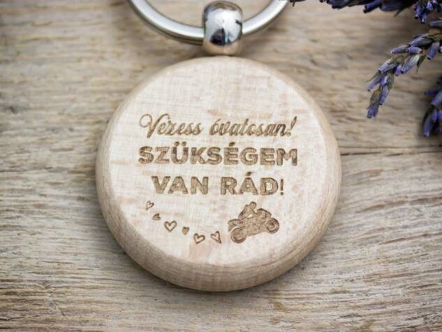 ws/vezess-ovatosan-motoros-fa-medalos-kulcstarto-6.jpg